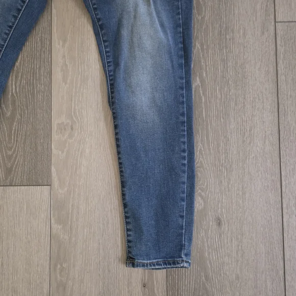 SO Blue Jeans with Distressing - Picture 3 of 8